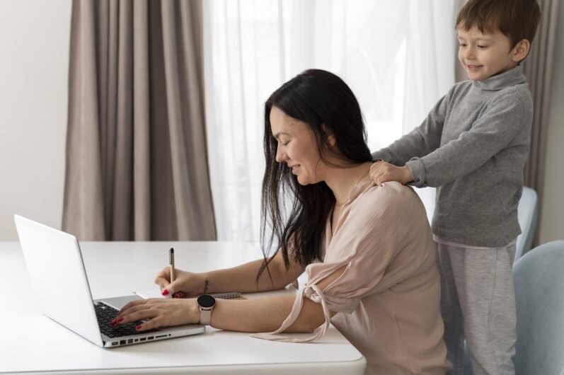 How to Balance Motherhood and Entrepreneurship Like a Boss Mama