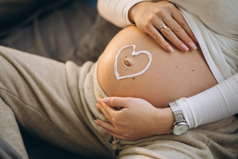 Self-Care Tips for Pregnant Moms: How to Feel Your Best. Image: freepik.