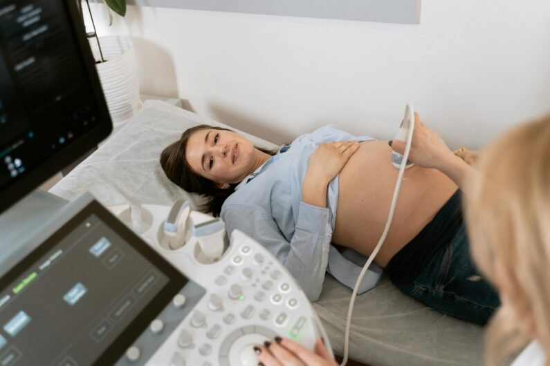 First-Time Pregnancy Guide 2025: Everything You Need to Know. Image: pexels.